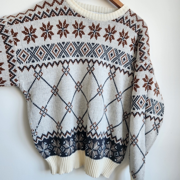 Club International Sweater Winter, Festive, Vintage Sweater - Picture 3 of 8